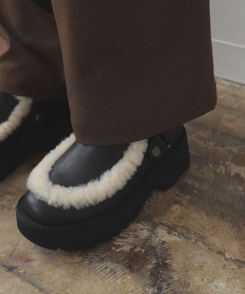 UGG(アグ)の「UGG(R) / Esmee Leather Clog(ブーツ・レディース・ブラック・8/7/6)」の4枚目の写真