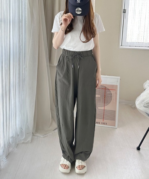Doux Belle(ドゥーベル)の「ドローストリングワイドパンツ(スウェットパンツ・レディース・オフホワイト/ブラック/カーキ/モカ/ダークグレー・MEDIUM)」の18枚目の写真