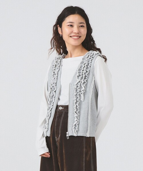 Ray BEAMS（レイビームス）の「フリルブレード ウラケ ベスト（ベスト・レディース・ライトグレー/チャコールグレー・ONE SIZE）」の5枚目の写真