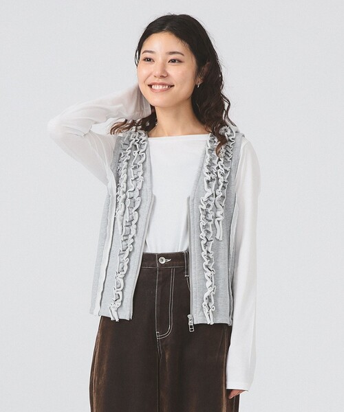 Ray BEAMS（レイビームス）の「フリルブレード ウラケ ベスト（ベスト・レディース・ライトグレー/チャコールグレー・ONE SIZE）」の6枚目の写真