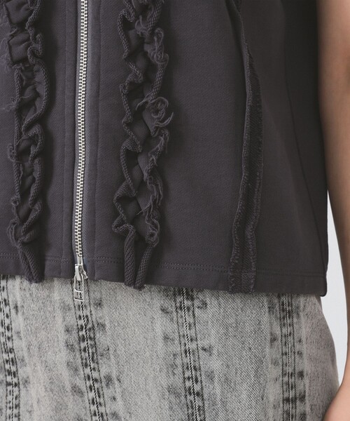 Ray BEAMS（レイビームス）の「フリルブレード ウラケ ベスト（ベスト・レディース・ライトグレー/チャコールグレー・ONE SIZE）」の15枚目の写真