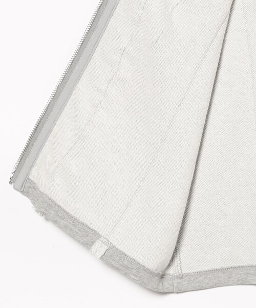 Ray BEAMS（レイビームス）の「フリルブレード ウラケ ベスト（ベスト・レディース・ライトグレー/チャコールグレー・ONE SIZE）」の20枚目の写真