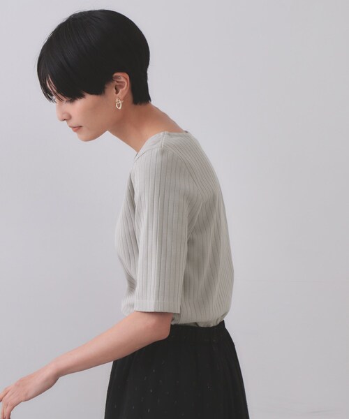 OPAQUE.CLIP（オペークドットクリップ）の「汗染み防止 ボートネックリブカットソー【洗濯機洗い可/抗ピル】（Tシャツ/カットソー・レディース・グレー/ブラック/ホワイト/ダークブラウン・38/40）」の5枚目の写真