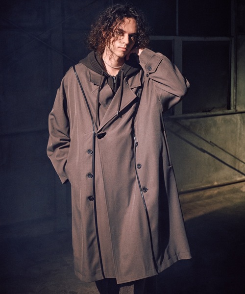 CASPER JOHN(キャスパージョン)の「Piping toggle coat / パイピングトグルコート(トレンチコート・メンズ・グレイッシュベージュ/ブラック・LARGE/MEDIUM/SMALL/X-SMALL)」の1枚目の写真