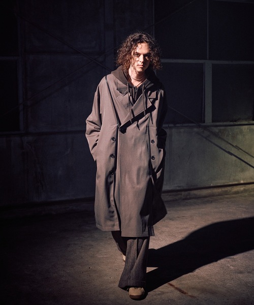 CASPER JOHN(キャスパージョン)の「Piping toggle coat / パイピングトグルコート(トレンチコート・メンズ・グレイッシュベージュ/ブラック・LARGE/MEDIUM/SMALL/X-SMALL)」の9枚目の写真