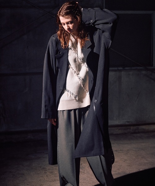 CASPER JOHN(キャスパージョン)の「Piping toggle coat / パイピングトグルコート(トレンチコート・メンズ・グレイッシュベージュ/ブラック・LARGE/MEDIUM/SMALL/X-SMALL)」の13枚目の写真