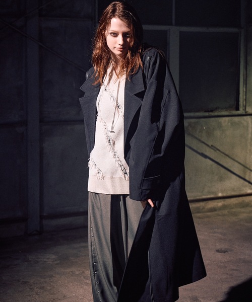 CASPER JOHN(キャスパージョン)の「Piping toggle coat / パイピングトグルコート(トレンチコート・メンズ・グレイッシュベージュ/ブラック・LARGE/MEDIUM/SMALL/X-SMALL)」の10枚目の写真