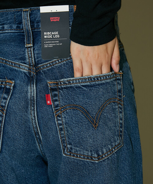 PUBLUX（パブリュクス）の「LEVI'S/リーバイス RIBCAGE WIDE LEG/リブケージ ワイドレッグ ハイライズ デニム　限定展開（デニムパンツ・レディース・サックスブルー/ブルー・25/26/27）」の14枚目の写真