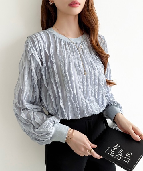 COCOMOMO(ココモモ)の「立体フリルで華やかに フリルトップス フリル シアー カットソー 長袖 フリルTシャツ オフィスカジュアル 春服 秋服(Tシャツ/カットソー・レディース・ブラック/ダークブラウン/ライトグレー/ホワイト/ネイビー/ライトブラウン・M/S/L)」の3枚目の写真