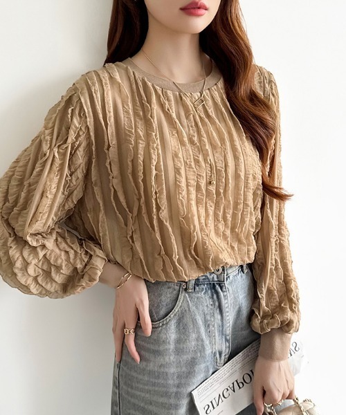 COCOMOMO(ココモモ)の「立体フリルで華やかに フリルトップス フリル シアー カットソー 長袖 フリルTシャツ オフィスカジュアル 春服 秋服(Tシャツ/カットソー・レディース・ブラック/ダークブラウン/ライトグレー/ホワイト/ネイビー/ライトブラウン・M/S/L)」の14枚目の写真