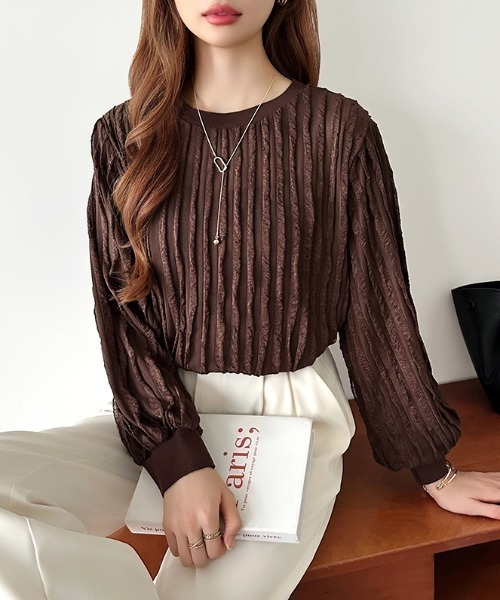 COCOMOMO(ココモモ)の「立体フリルで華やかに フリルトップス フリル シアー カットソー 長袖 フリルTシャツ オフィスカジュアル 春服 秋服(Tシャツ/カットソー・レディース・ブラック/ダークブラウン/ライトグレー/ホワイト/ネイビー/ライトブラウン・M/S/L)」の7枚目の写真