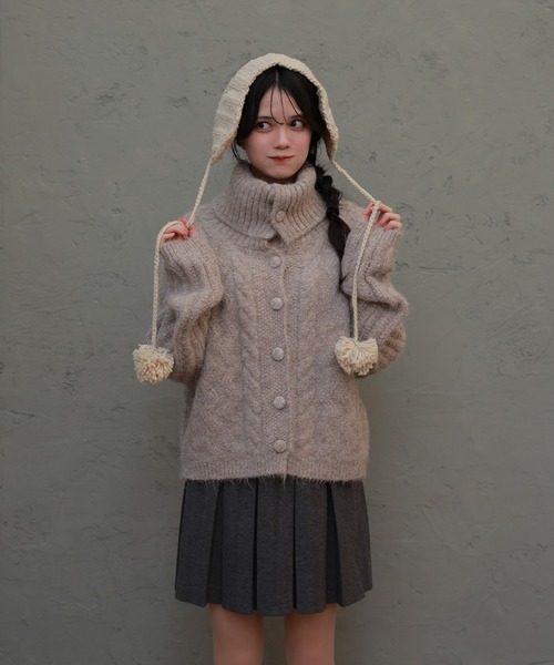 M DOLLY（エムドリー）の「cable knit fumo cardigan/ケーブルニットフーモカーディガン（カーディガン/ボレロ・レディース・ベージュ/グレー・FREE）」の2枚目の写真