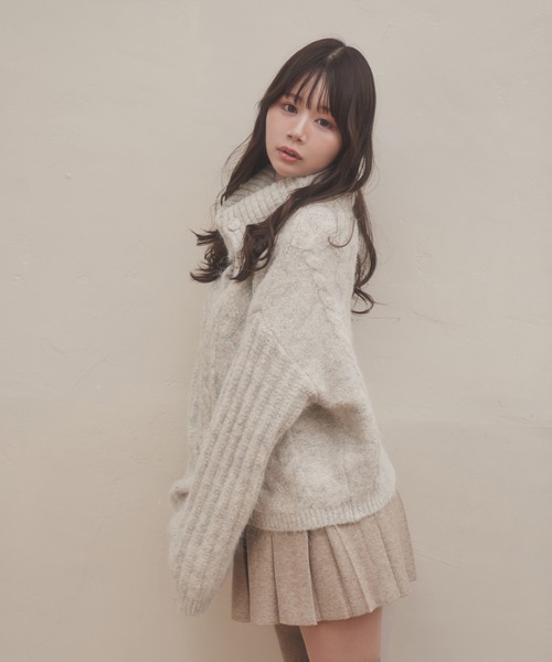 M DOLLY（エムドリー）の「cable knit fumo cardigan/ケーブルニットフーモカーディガン（カーディガン/ボレロ・レディース・ベージュ/グレー・FREE）」の6枚目の写真