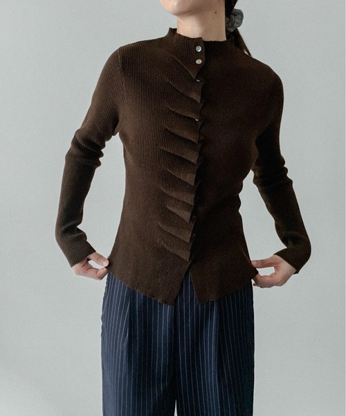 on:nue（オンニュ）の「【on:nue】[着用動画あり！/選べる4色展開] モックネックフロントフリルカーディガン（ニット/セーター・レディース・ブラウン/アイボリー/ブラック/グレー・FREE）」の19枚目の写真