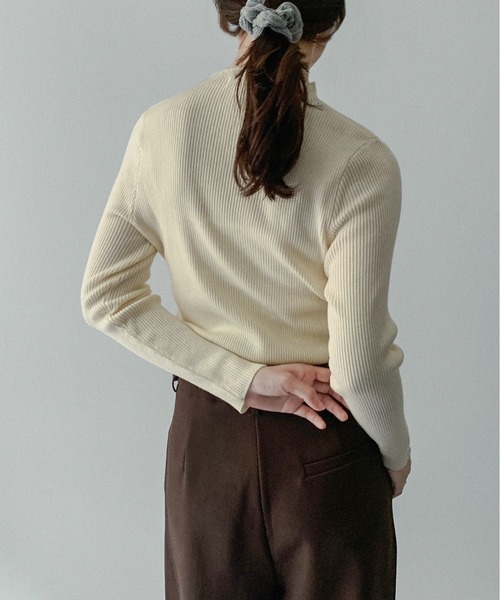 on:nue（オンニュ）の「【on:nue】[着用動画あり！/選べる4色展開] モックネックフロントフリルカーディガン（ニット/セーター・レディース・ブラウン/アイボリー/ブラック/グレー・FREE）」の5枚目の写真