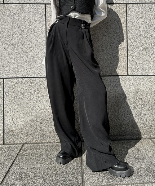 LVEU.(ラブユ.)の「【LVEU.】シルバーベルトタックパンツ / ボトムス パンツ グルカパンツ スラックス ハイウエスト ダーツ ベルト タック ストレート ブラック モード(スラックス・レディース・ブラック・FREE)」の1枚目の写真
