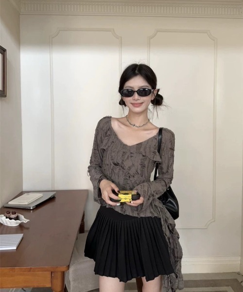 VIBGYOR（ヴィブジョー）の「【LAMPOON】フリルイレヘムブラウス（シャツ/ブラウス・レディース・グレー/アイボリー・MEDIUM/LARGE/SMALL）」の4枚目の写真