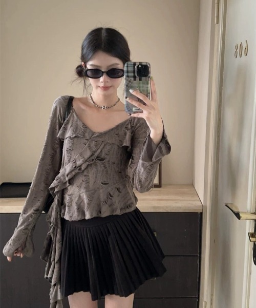 VIBGYOR（ヴィブジョー）の「【LAMPOON】フリルイレヘムブラウス（シャツ/ブラウス・レディース・グレー/アイボリー・MEDIUM/LARGE/SMALL）」の5枚目の写真