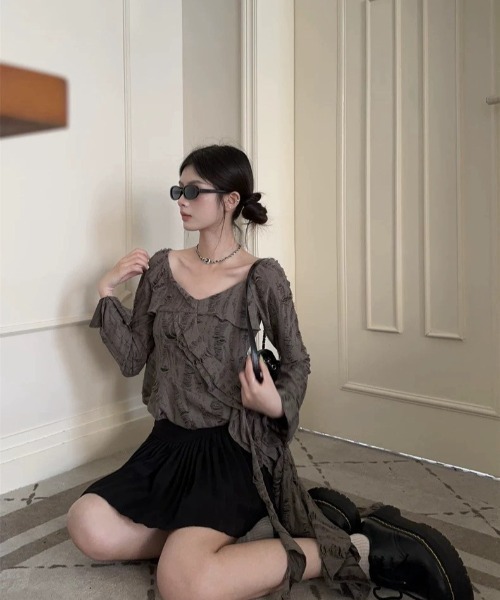 VIBGYOR（ヴィブジョー）の「【LAMPOON】フリルイレヘムブラウス（シャツ/ブラウス・レディース・グレー/アイボリー・MEDIUM/LARGE/SMALL）」の13枚目の写真