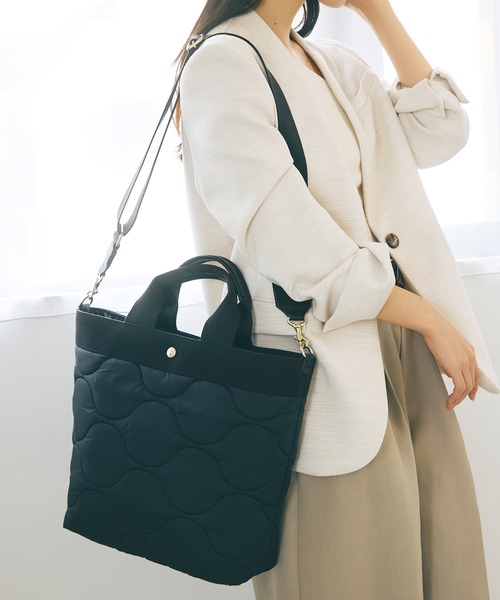 Breath TOPKAPI(ブレストプカピ)の「【Breath TOPKAPI】RIPPLE リプル キルティング ショルダー付き 縦型 トートバッグ / 撥水 / 軽量(トートバッグ・レディース・ブラウン/ブラック/カーキ・FREE)」の4枚目の写真