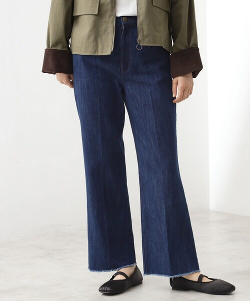 THE SHOP TK （ザ ショップ ティーケー ）の「デニムフレアパンツ【洗濯機可】（デニムパンツ・レディース・ブルー/ネイビー・13/12）」の2枚目の写真