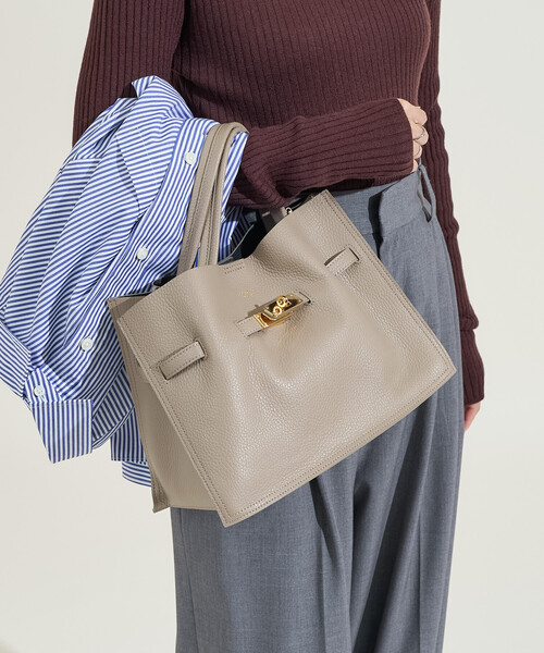 FREAK'S STORE（フリークスストア）の「VIOLAd’ORO/ヴィオラドーロ TRERO/シュリンク クロア トートバッグ M/ レザーショルダーバッグ/カウレザー バッグ（ショルダーバッグ・レディース・ブラック/ベージュ/キャメル・ONE SIZE）」の2枚目の写真