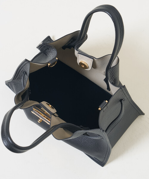 FREAK'S STORE（フリークスストア）の「VIOLAd’ORO/ヴィオラドーロ TRERO/シュリンク クロア トートバッグ M/ レザーショルダーバッグ/カウレザー バッグ（ショルダーバッグ・レディース・ブラック/ベージュ/キャメル・ONE SIZE）」の15枚目の写真