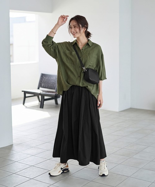 STYLE DELI(スタイルデリ)の「【LUXE】前裾イン風ワザあり2WAYシャツ(シャツ/ブラウス・レディース・グレイッシュベージュ/グリーン/スミクロ・FREE)」の4枚目の写真