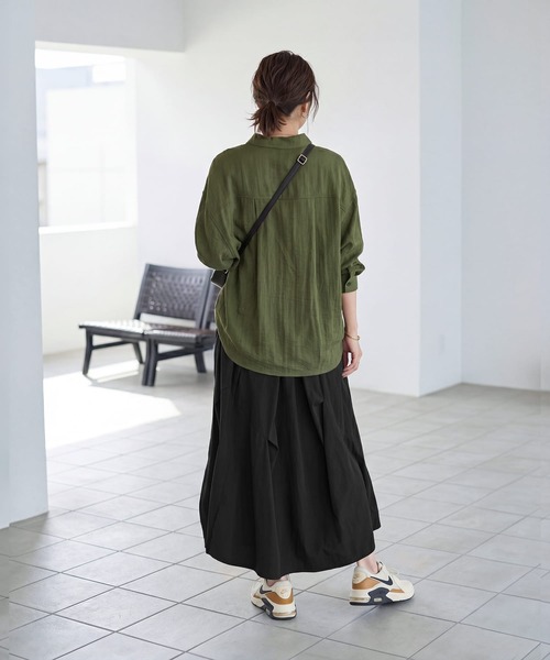 STYLE DELI(スタイルデリ)の「【LUXE】前裾イン風ワザあり2WAYシャツ(シャツ/ブラウス・レディース・グレイッシュベージュ/グリーン/スミクロ・FREE)」の6枚目の写真