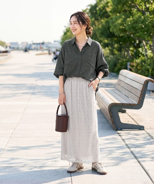 STYLE DELI(スタイルデリ)の「【LUXE】前裾イン風ワザあり2WAYシャツ(シャツ/ブラウス・レディース・グレイッシュベージュ/グリーン/スミクロ・FREE)」の15枚目の写真