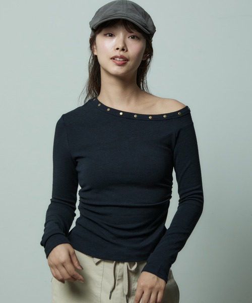 VIVID LADY(ビビッドレディー)の「アシンメトリーネック リブトップス(Tシャツ/カットソー・レディース・チャコールグレー/ブラック/ホワイト・FREE)」の1枚目の写真