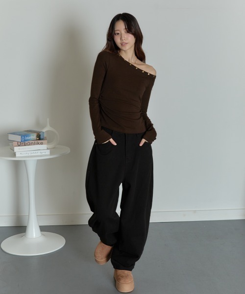 VIVID LADY(ビビッドレディー)の「アシンメトリーネック リブトップス(Tシャツ/カットソー・レディース・チャコールグレー/ブラック/ホワイト・FREE)」の21枚目の写真
