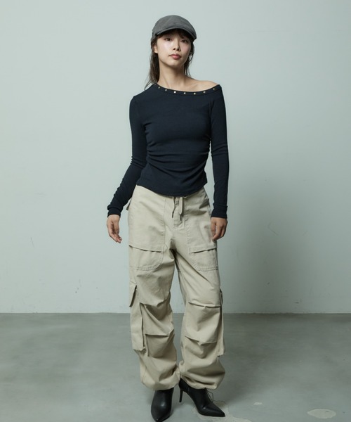 VIVID LADY(ビビッドレディー)の「アシンメトリーネック リブトップス(Tシャツ/カットソー・レディース・チャコールグレー/ブラック/ホワイト・FREE)」の9枚目の写真