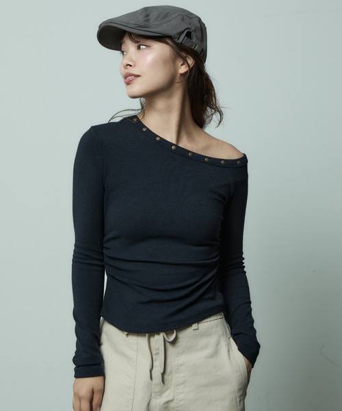 VIVID LADY(ビビッドレディー)の「アシンメトリーネック リブトップス(Tシャツ/カットソー・レディース・チャコールグレー/ブラック/ホワイト・FREE)」の6枚目の写真