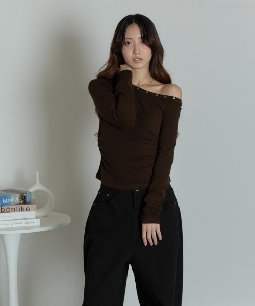 VIVID LADY(ビビッドレディー)の「アシンメトリーネック リブトップス(Tシャツ/カットソー・レディース・チャコールグレー/ブラック/ホワイト・FREE)」の10枚目の写真