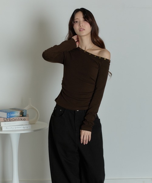 VIVID LADY(ビビッドレディー)の「アシンメトリーネック リブトップス(Tシャツ/カットソー・レディース・チャコールグレー/ブラック/ホワイト・FREE)」の11枚目の写真