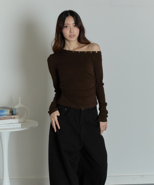 VIVID LADY(ビビッドレディー)の「アシンメトリーネック リブトップス(Tシャツ/カットソー・レディース・チャコールグレー/ブラック/ホワイト・FREE)」の12枚目の写真