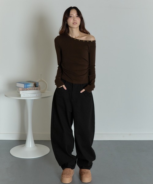 VIVID LADY(ビビッドレディー)の「アシンメトリーネック リブトップス(Tシャツ/カットソー・レディース・チャコールグレー/ブラック/ホワイト・FREE)」の20枚目の写真