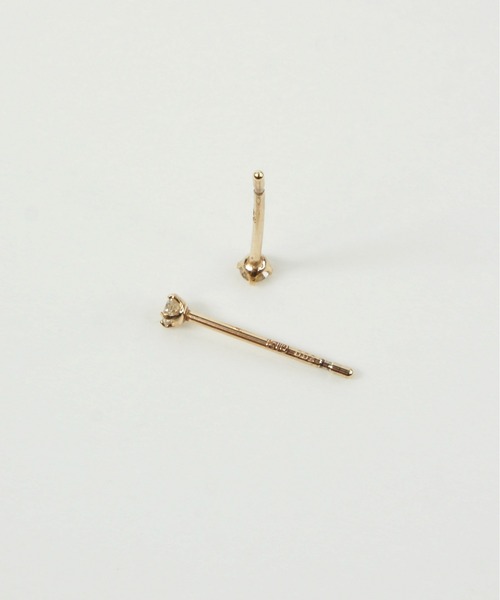 anq.（アンク）の「「anq.」K10・Prong Setting 0.04ct ダイヤモンド ポストピアス（ピアス（両耳用）・レディース・イエローゴールド・ONESIZE）」の4枚目の写真