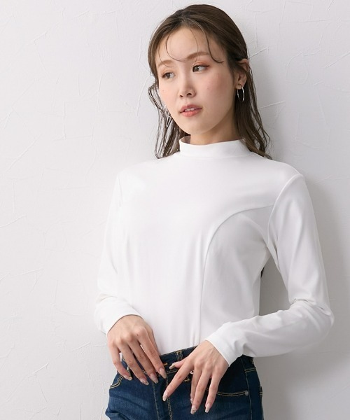 Nissen glamor(ニッセングラマー)の「【大きい胸専用】プチハイネック長袖Tシャツ(綿混ストレッチ素材)(Tシャツ/カットソー・レディース・オフホワイト/グレイッシュブルー/ブラック・L/LL/3L/M)」の2枚目の写真