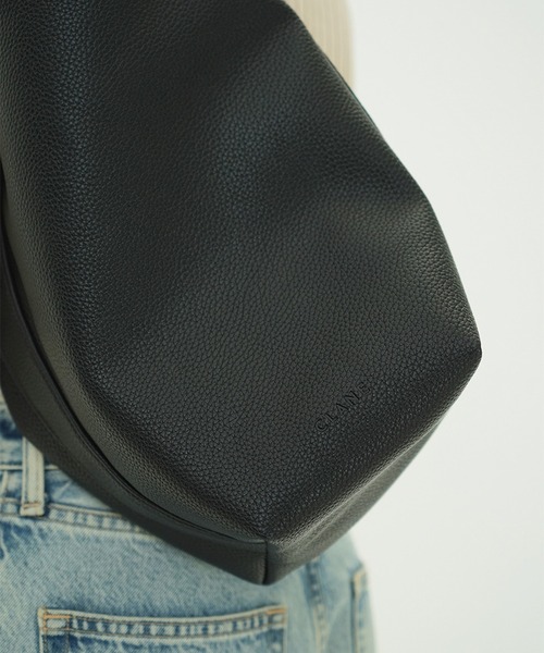 CLANE(クラネ)の「FAKE LEATHER MEDIUM TOTE BAG(トートバッグ・レディース・ブラック/アイボリー・F)」の8枚目の写真