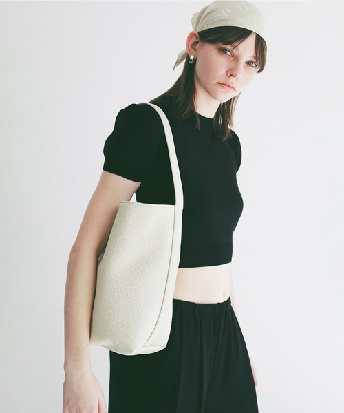 CLANE(クラネ)の「FAKE LEATHER MEDIUM TOTE BAG(トートバッグ・レディース・ブラック/アイボリー・F)」の9枚目の写真