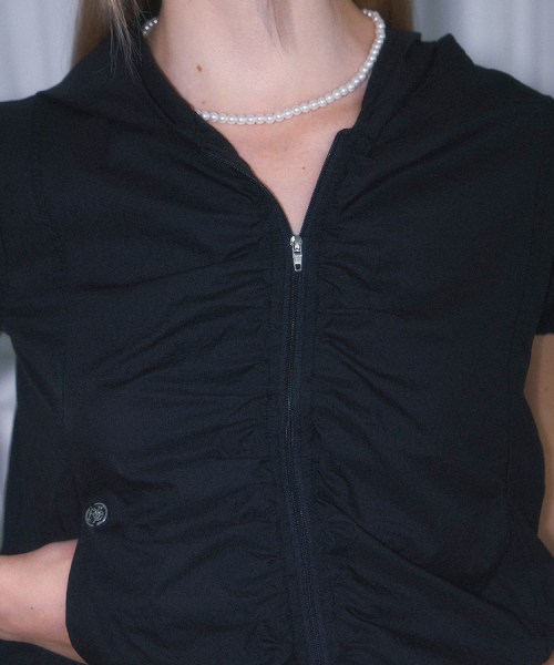 ROSEFRANTZ（ロゼフランツ）の「Half Shirring Windbreaker [Black]（ナイロンジャケット・レディース・ブラック・OS）」の2枚目の写真