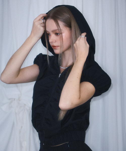 ROSEFRANTZ（ロゼフランツ）の「Half Shirring Windbreaker [Black]（ナイロンジャケット・レディース・ブラック・OS）」の3枚目の写真