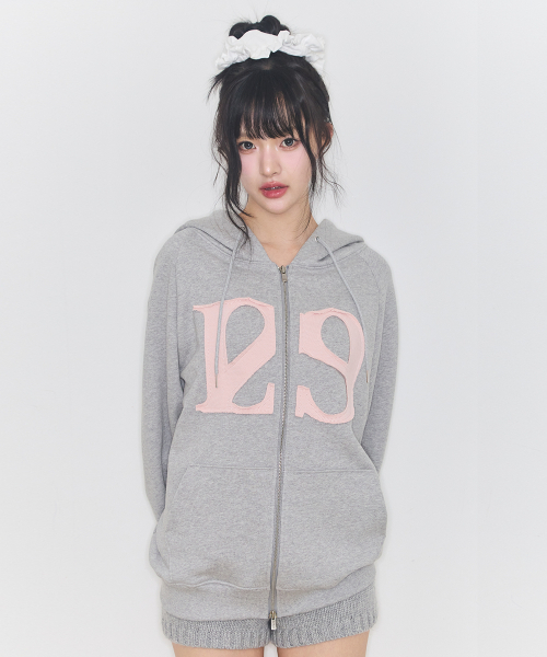 ILLIGO（イリゴ）の「129 ロゴパッチ フードパーカー ライトグレー