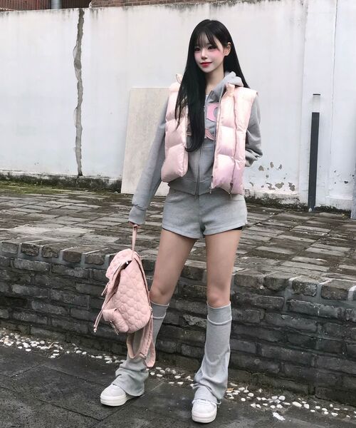 ILLIGO（イリゴ）の「129 ロゴパッチ フードパーカー ライトグレー