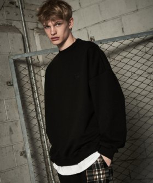 Half polar embroidery sweatshirt black