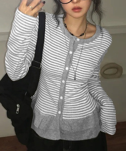 Chiina(チーナ)の「Chiina /ボーダー フリルレイヤード長袖トップス(カーディガン/ボレロ・レディース・ブラック/チャコールグレー/グレー・FREE)」の4枚目の写真