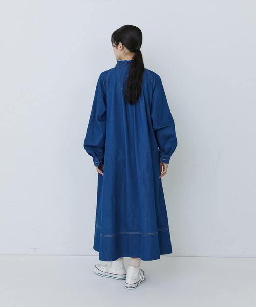 conges payes ADIEU TRISTESSE（コンジェ ペイエ アデュートリステス）の「【1月お気に入り登録ブランド内2位】フリルカラーデニムワンピース（ワンピース・レディース・インディゴブルー/ライトインディゴブルー・38）」の15枚目の写真