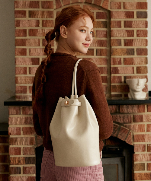 VALLUAT(バリュエット)の「Lumel bag_Ivory(バックパック/リュック・レディース・その他・FREE)」の2枚目の写真
